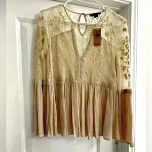 American Eagle Outfitters Lace Top NWT, size S